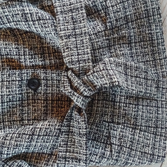 Woven Cropped Sleeve Jacket - Picture 2 of 7